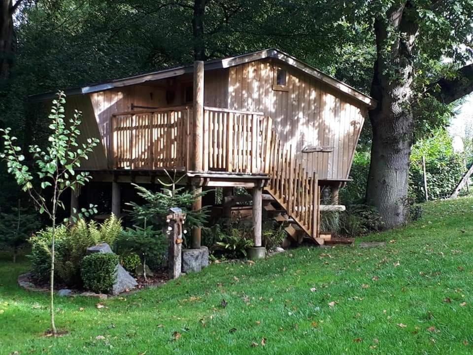 La Cabane Perchee Du Trappeur Ecrainville Exterior photo