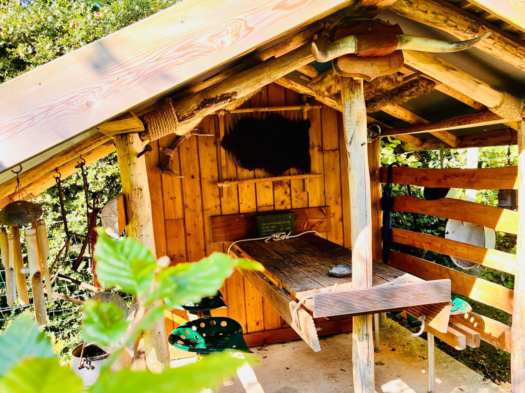 La Cabane Perchee Du Trappeur Ecrainville Exterior photo