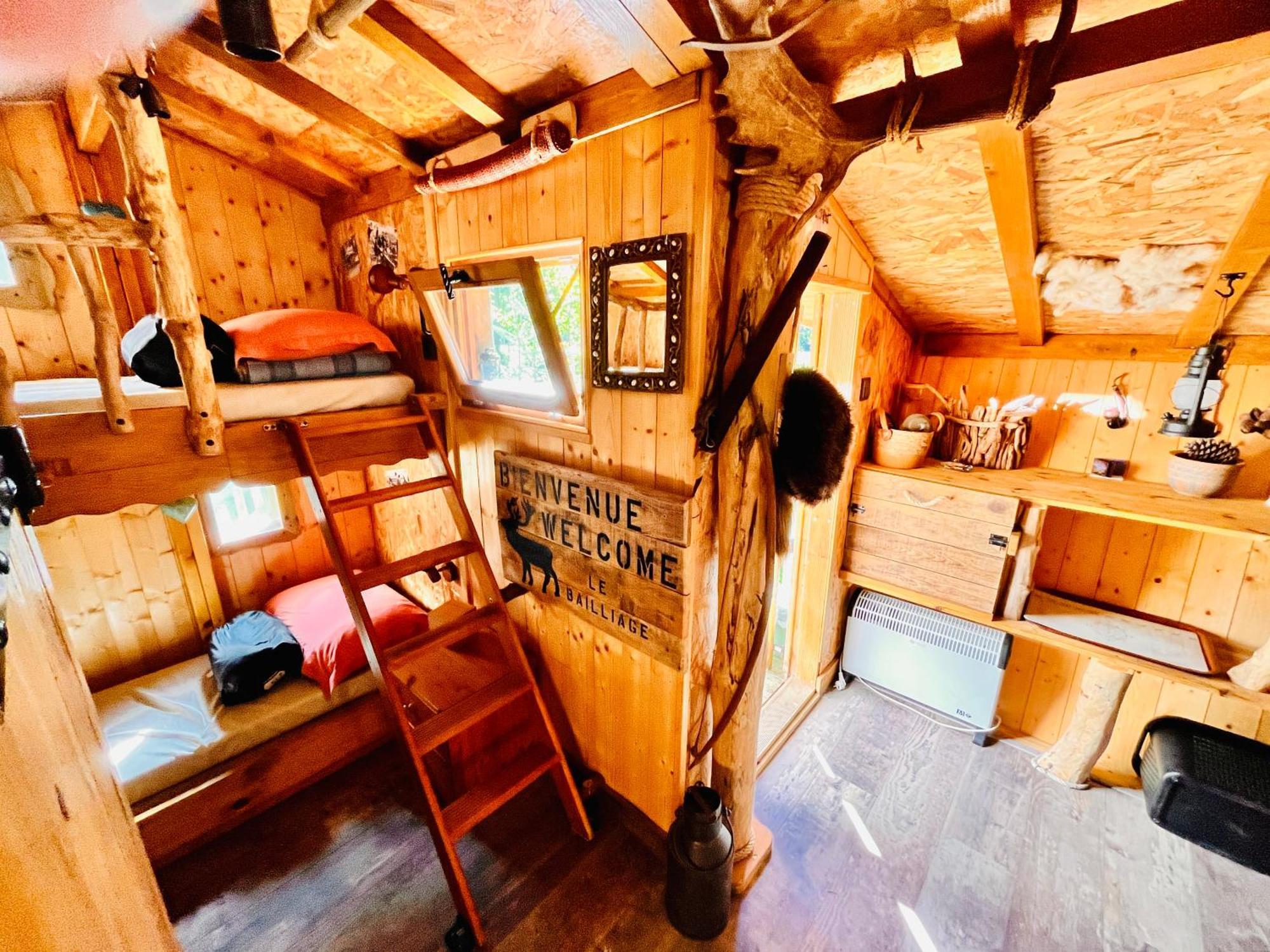 La Cabane Perchee Du Trappeur Ecrainville Exterior photo